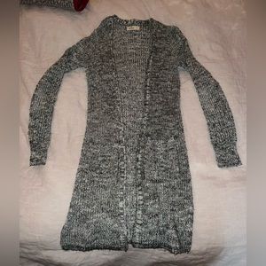 Hollister gray knit cardigan size extra small no pulls like new